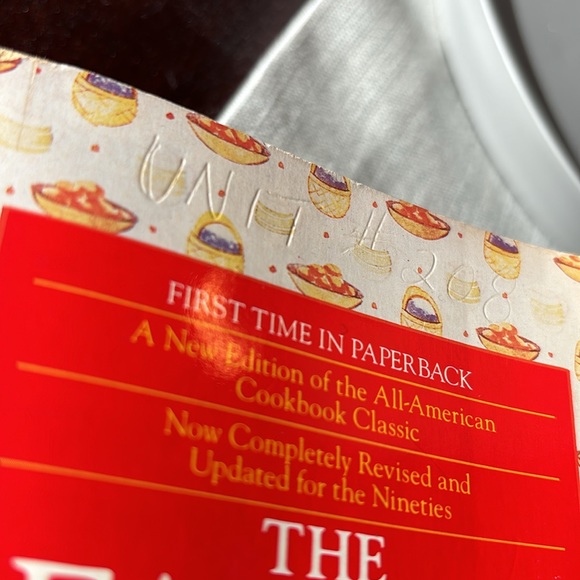 Fannie Farmer cook book with nearly 2000 recipes! - Picture 8 of 9